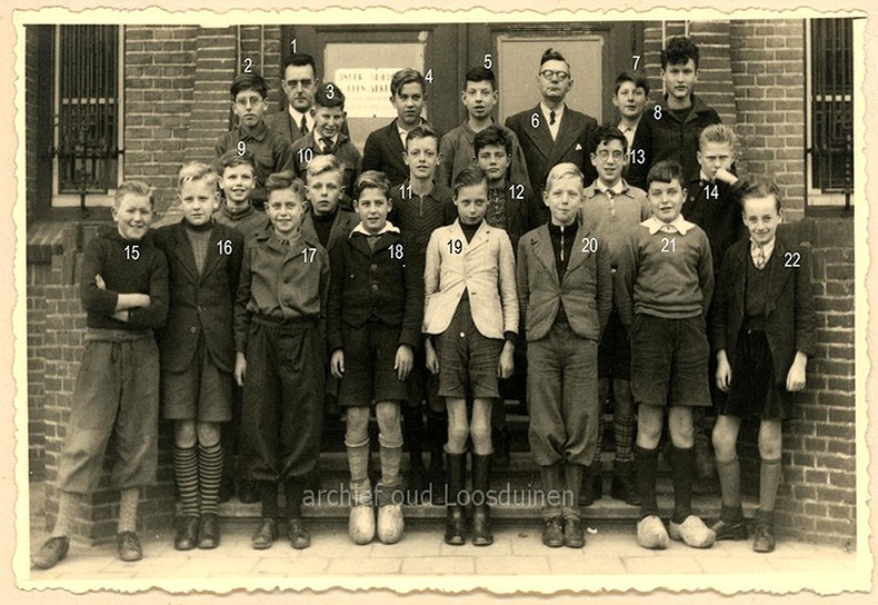 1946 25 jarig schooljubileum W. van Velzen Sint Petrusschool 7e klas