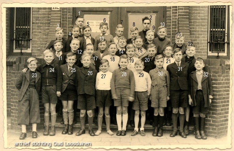 1946 25 jarig schooljubileum W. van Velzen van de Sint Petrusschool 6e klas
